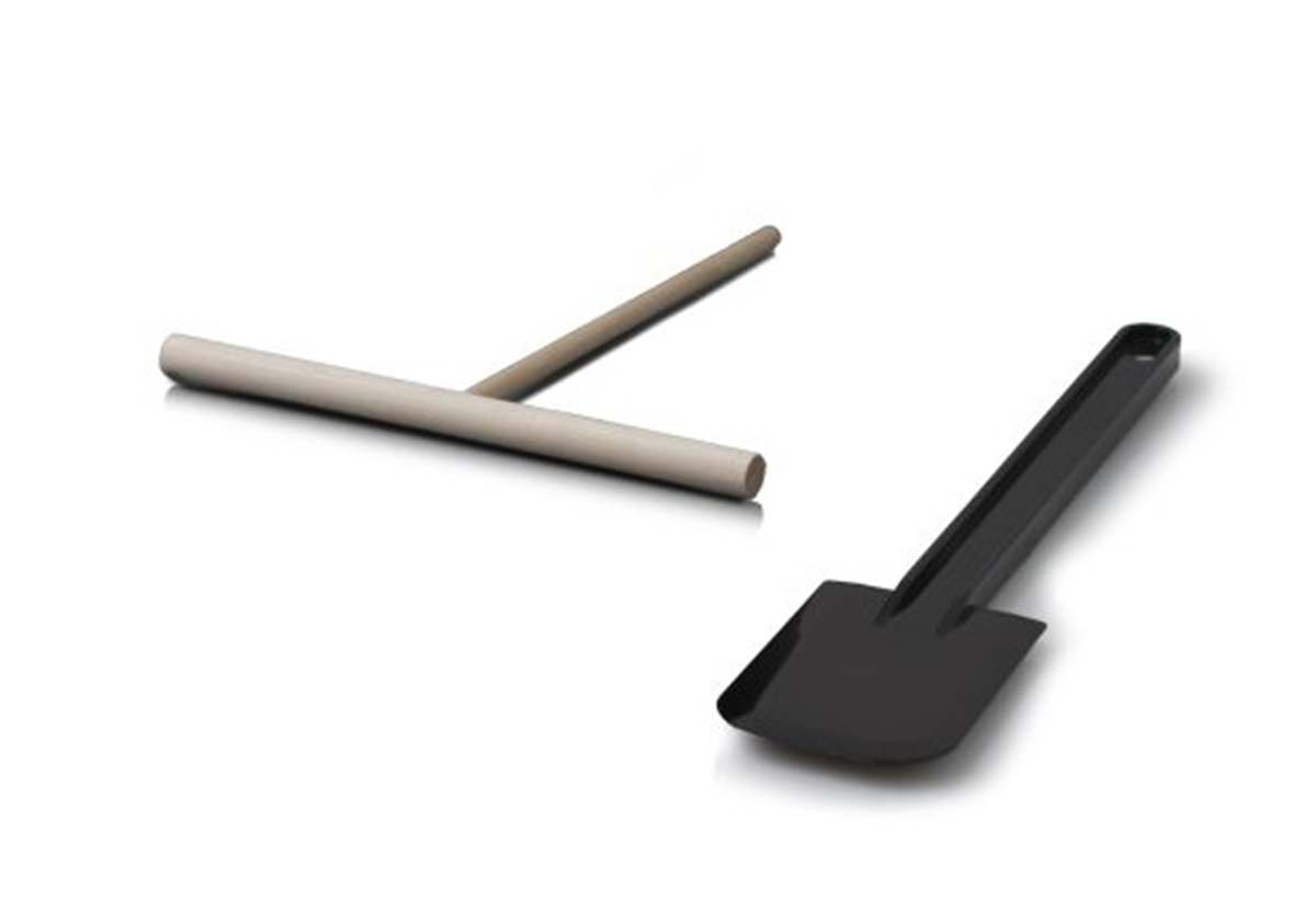 Παρουσιαζονται το Τ-εργαλείο ζύμης και η σπάτουλα.